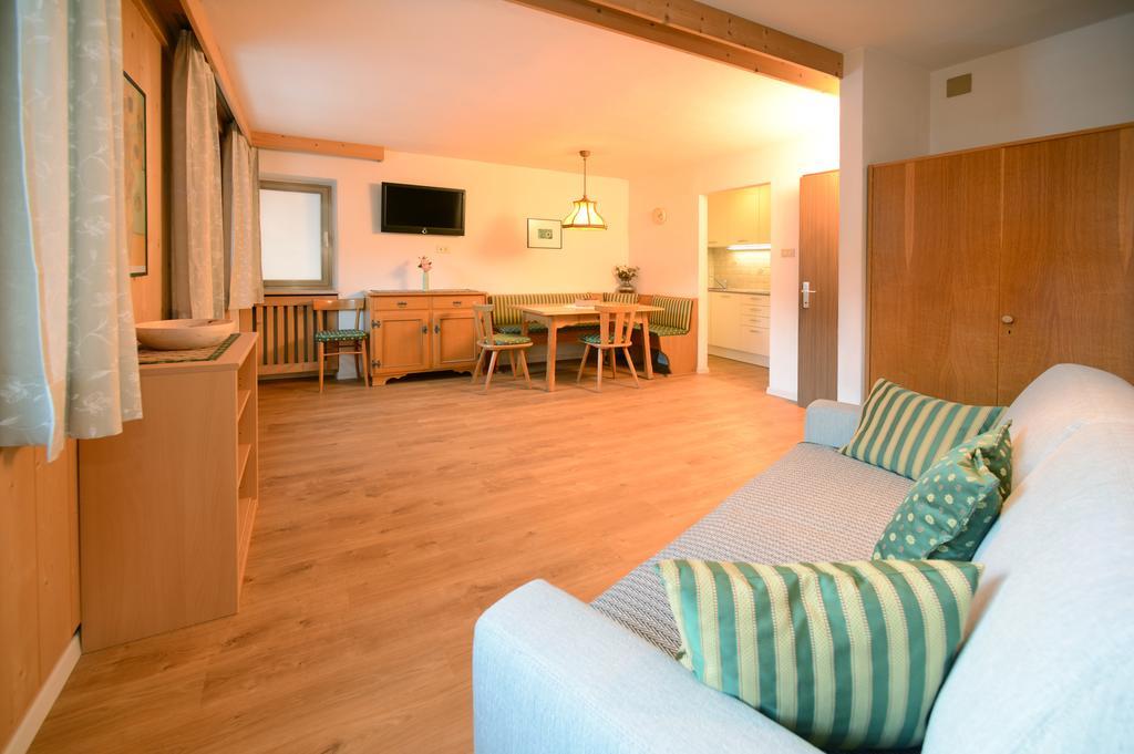 Apartments Villa Rosa Selva di Val Gardena Rom bilde